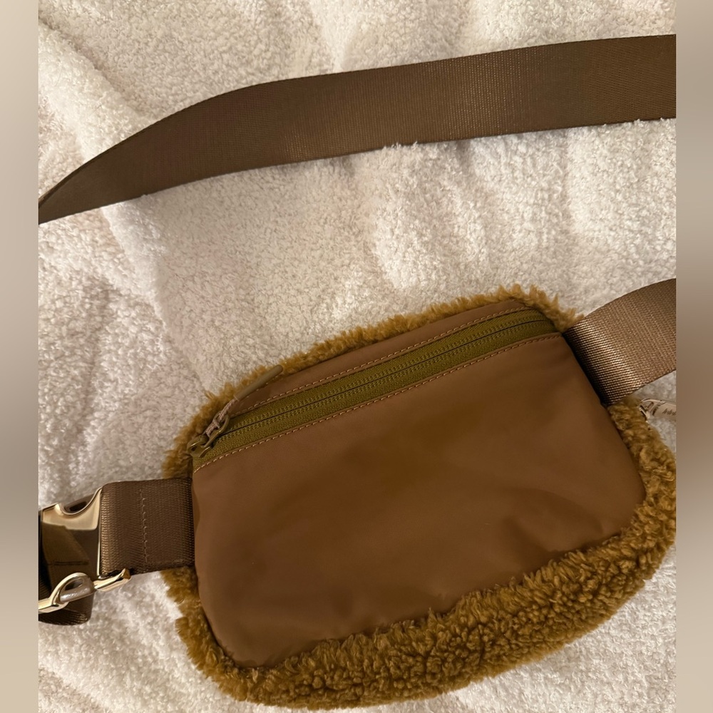 lululemon Brown Sherpa Everywhere Belt Bag - Picture 2 of 4